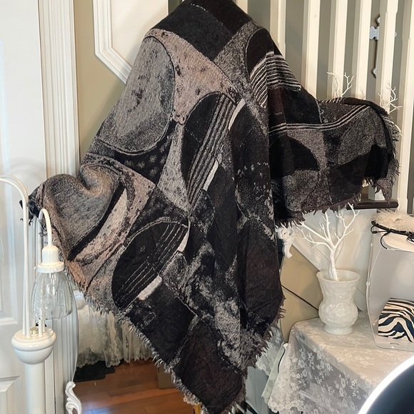 Aritzia Wilfred Haus Party Wrap Shawl Scarf “It’s a Party” 😁 BNWOT - Picture 8 of 8